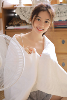 美女胸18岁以下禁止观看